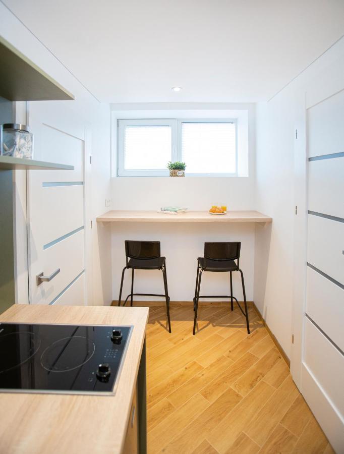 Groundfloor Apartment On The Green Hill Kaunas Esterno foto