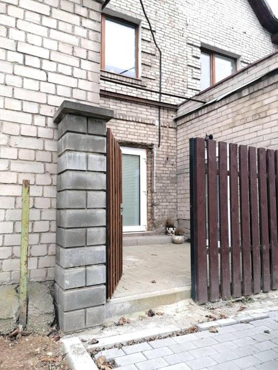Groundfloor Apartment On The Green Hill Kaunas Esterno foto