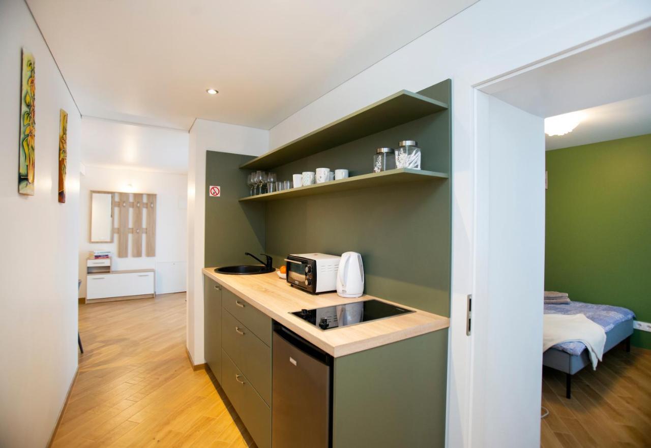 Groundfloor Apartment On The Green Hill Kaunas Esterno foto